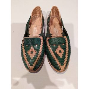 D'Santy Huaraches Made in Mexico Green & Tan Size 8?